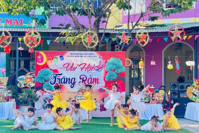 Trường Mầm non số 2 Hòa Liên đã tổ chức chương trình “Vui Hội Trăng Rằm” cho các bé.