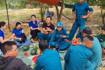 Chi đoàn Mầm Non Số 2 Hoà Liên cùng Đoàn xã Hòa Liên đã đến thăm các anh dân quân xã Hòa Liên và Hòa Bắc đang thực hiện nhiệm vụ đào hầm tại xã Hòa Bắc.